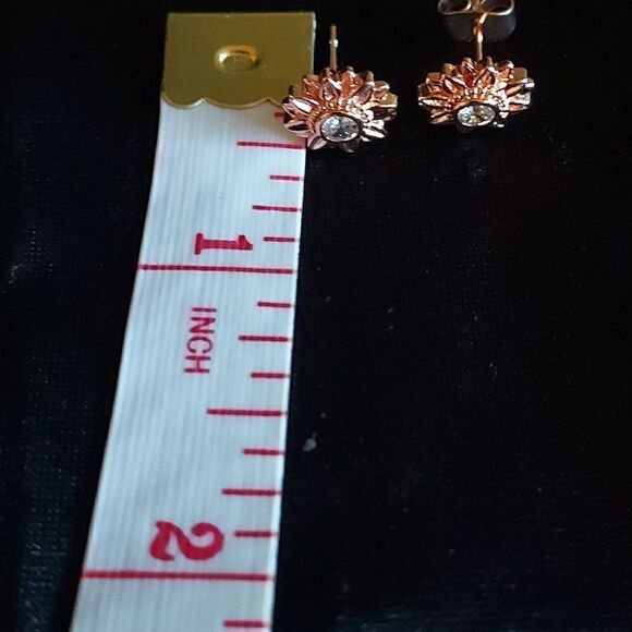 18K ROSE GOLD DIAMOND SUNFLOWER STUD EARRINGS - Picture 4 of 4